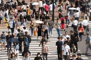 状态奇差！里夫斯最近5场三分22中3 本场到目前为止5投0中